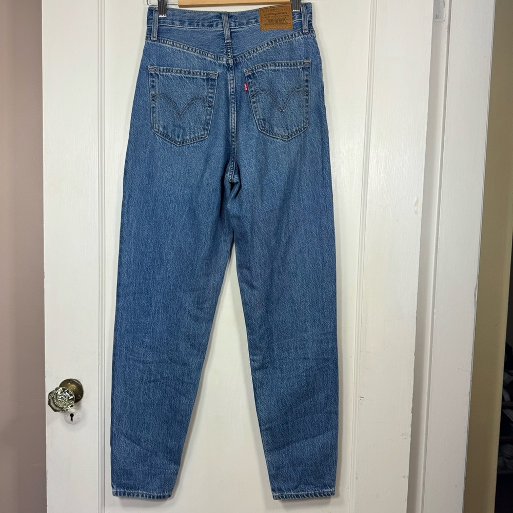 Levi’s High Loose Taper Mom Jeans - Picture 7 of 8